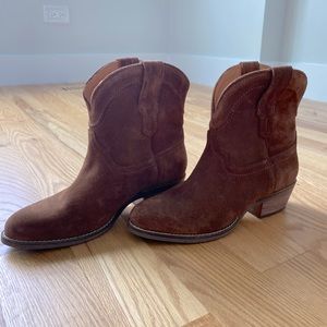 Dingo Short cowboy boots!